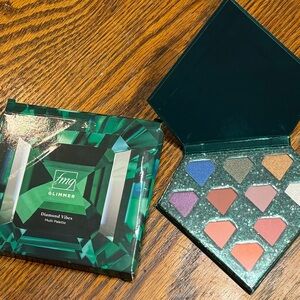 AVON Glimmer Diamond Vibes Multi Palette 7 Eyeshadows 3 Blush
